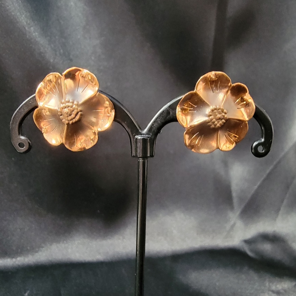 VINTAGE Stuart Nye Dogwood Flower Copper and Sterling Silver Screwback Earrings
